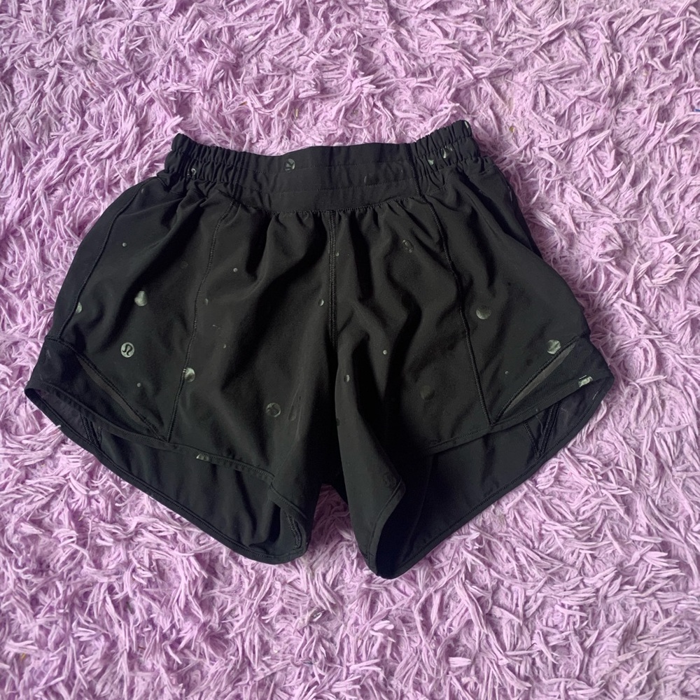 Lululemon hotty hot 4’ inch